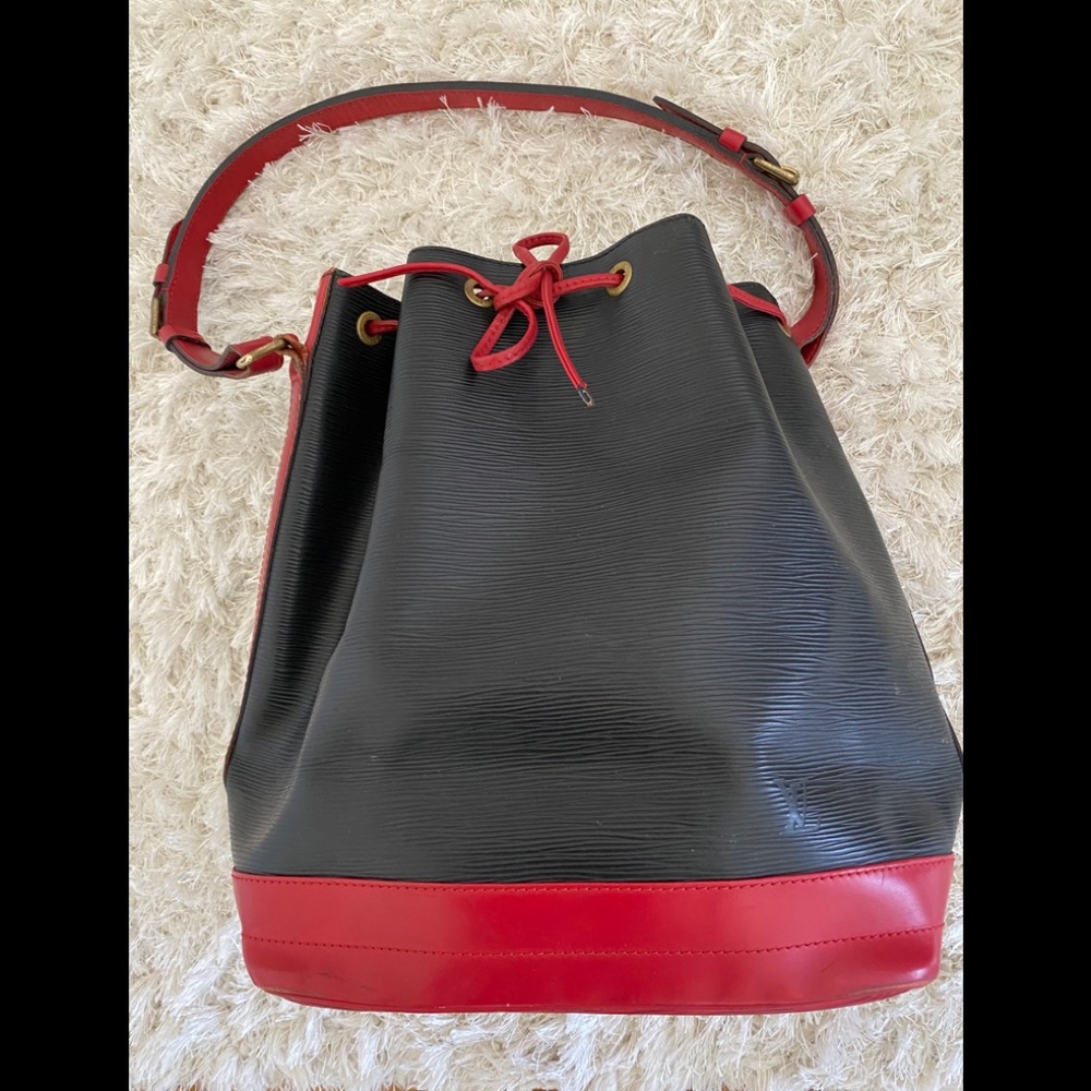 Louis Vuitton Epi Noe Large Black & Red Bucket Bag
